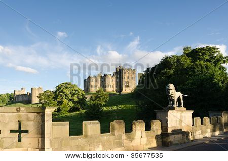 ปราสาท Alnwick จากสิงโตสะพาน