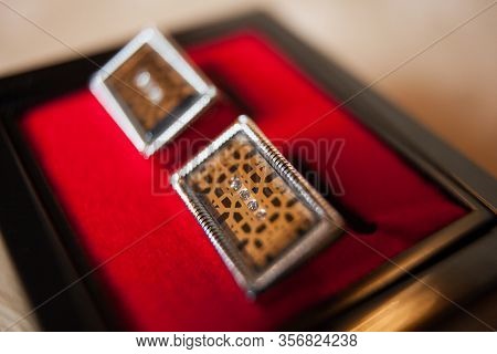 Beautiful Mens Cufflinks, Wedding Cufflinks, Stylish Cufflinks. Black Box.