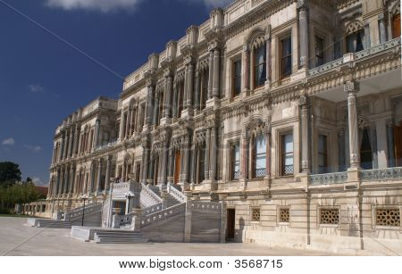Cirigan Palace