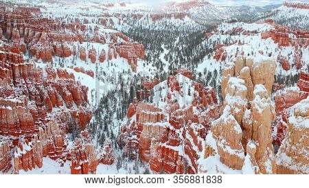 Winter Day: Hoodoos In Bryce Canyon Nationalpark In Winter