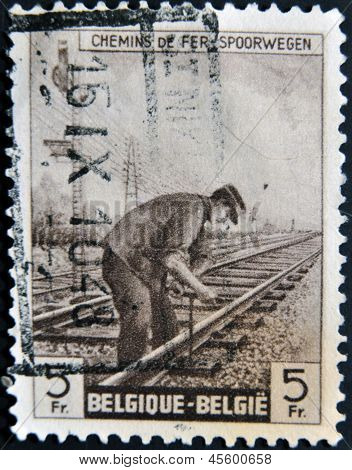 Belgio - Circa 1940: Un Styamp stampato In Belgio spettacoli ferrovie Spoorwegen, Circa 1940