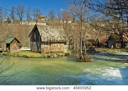 Korana river cottage in legno vecchio