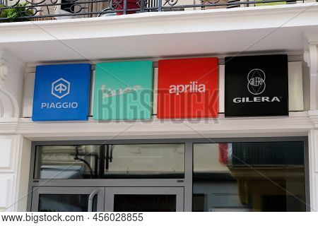 Bordeaux , Aquitaine  France - 06 05 2022 : Piaggio Vespa Aprilia And Gilera Italy Dealership Sign T