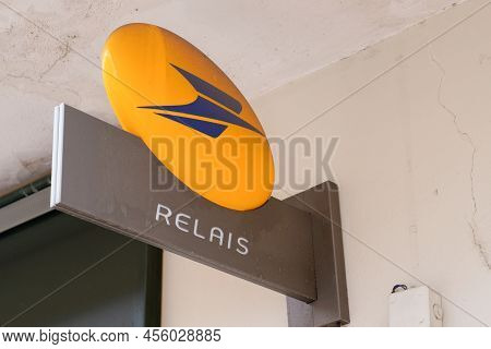 Bordeaux , Aquitaine  France - 06 05 2022 : La Poste Relais Text Sign And Logo Brand On Office Frenc