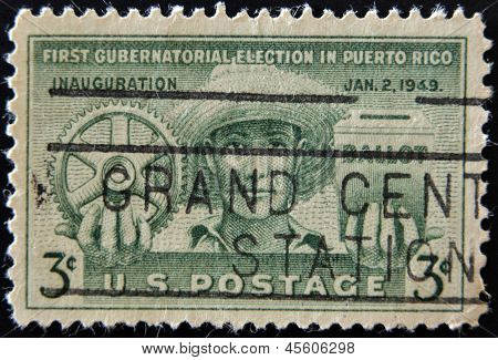 Verenigde Staten van Amerika - Circa 1987: Een stempel gedrukt In de Verenigde Staten gewijd eerste gouverneur Electi