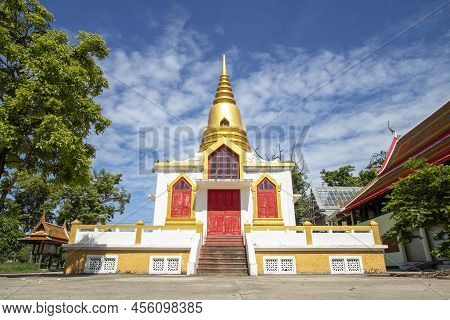 Wat Thian Tawai Has Beautiful Architecture In Pathum Thani Province In Thailand.
