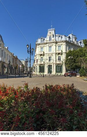 Ruse, Bulgaria -august 15, 2021: Kniaz Alexander Battenberg Square At The Center Of City Of Ruse, Bu