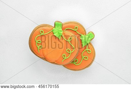 abstract background with gingerbread in the shape of a pumpkin for halloween or  thanksgiven day, selective focus