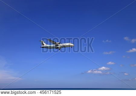 Puket Thailand - May 2022: Airliner Or Passenger Plane Bangkok Airways Atr 72-600 Landing To Airport