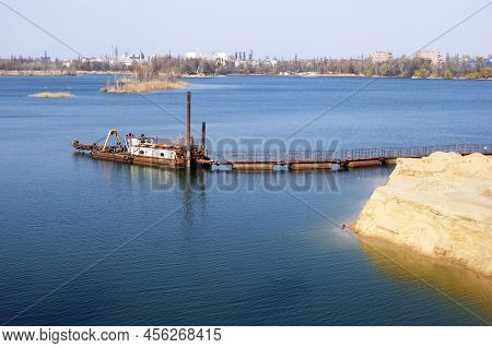Large Industrial Pump For Pumping Sand From The Bottom Of The Lake. Work On The Extraction Of Sand I