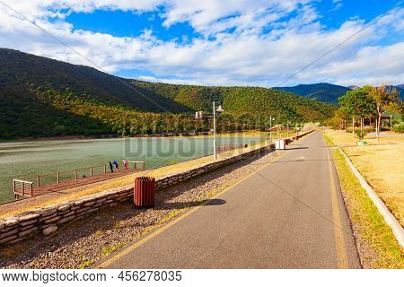 Beauty Lake In Kakheti. Kakheti Is A Region In Eastern Georgia With Telavi As Its Capital.