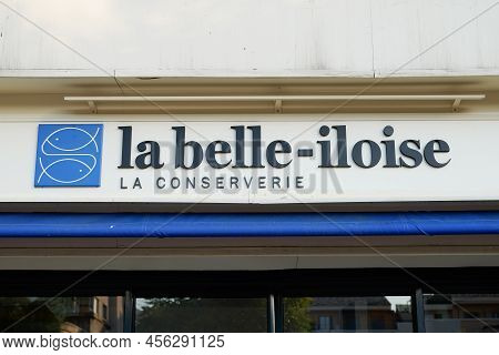 Bordeaux , Aquitaine  France - 06 10 2022 : La Belle Iloise Logo Brand And Text Sign Of French Canne