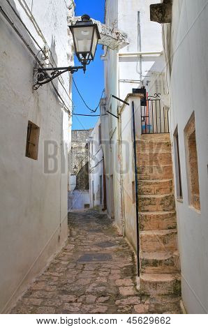 Vicolo. Ceglie Messapica. Puglia. Italia.