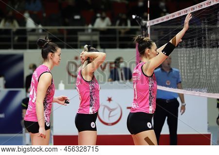 Istanbul, Turkey - January 09, 2022: Bolu Belediyespor Players In Action During Fenerbahce Vs Bolu B