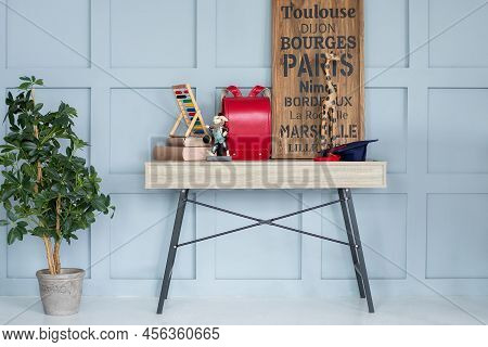 On Blackboard In French Is Written 