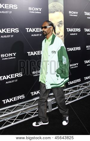 LOS ANGELES - AUG 4: Snoop Dogg na svět premiéra z příjemců, v Arclight Cinerama Dome 