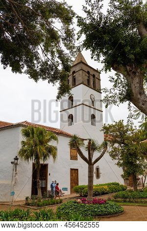 Icod De Los Vinos, Tenerife, Spain - April 12, 2022, Historic Downtown In Icod De Los Vinos