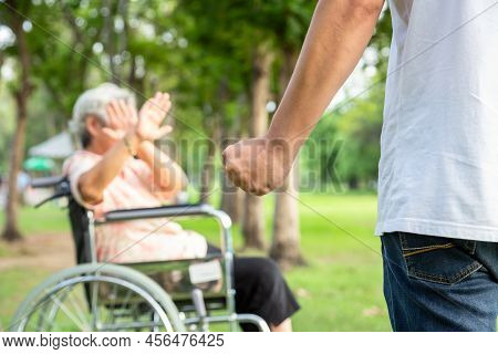 Asian Elderly Woman In Wheelchair Were Physically Abused,attacking In Outdoor,stop Physical Abuse Se