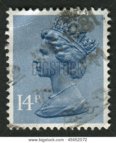 UK-CIRCA 1981:A sello impreso en Reino Unido muestra imagen de Elizabeth II es el monarca constitucional de 16 