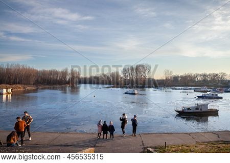 Kovin, Serbia - February 6, 2022: Selective Blur On A Serbian Family, A Mother With Children, Lookin