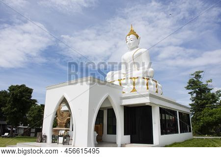 Beautiful White Ancient Buddha Statue For Thai People Travelers Travel Visit And Respect Praying And