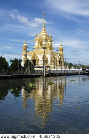 View Landscape Of Khlong Damnoen Saduak Canal And Water Flowing With Cityscape Countryside Rural Vil
