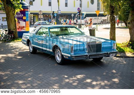 Mielno, Poland -08.09.2021 - Blue Lincoln Continental In Mielno