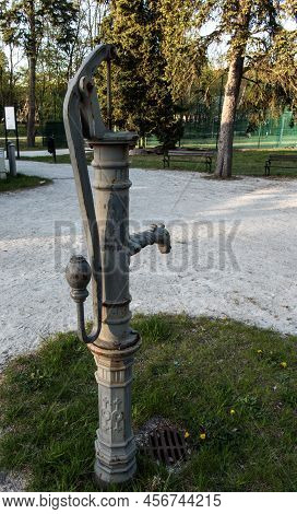 Old Manual, Cast Iron Water Pump Set Up In The Spa Park In Ciechocinek, Poland, Cast, Cast Iron, Dra