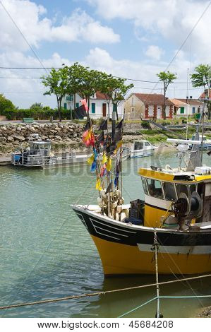 Port avec les bateaux de pêche en français Boyardville