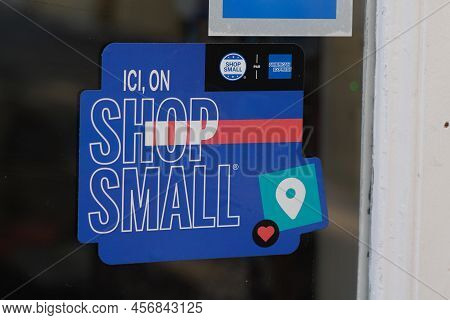 Bordeaux , Aquitaine  France - 06 15 2022 : American Express Shop Small Logo Brand And Sign Text On 