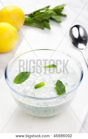 tzaziki สลัด