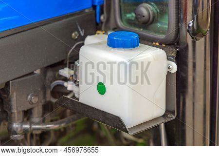 External Mounted Washer Fluid Reservoir At Tractor Vehicle