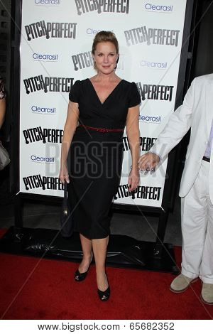 LOS ANGELES - SEP 24:  Elizabeth Perkins arrives at the 