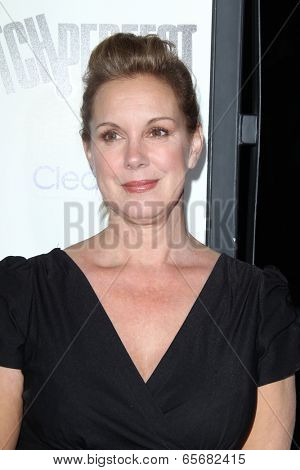 LOS ANGELES - SEP 24:  Elizabeth Perkins arrives at the 