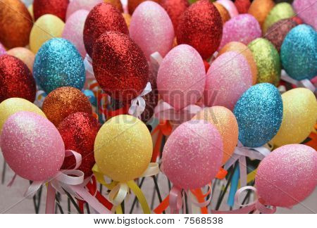 Oeufs de Pâques coloré brillant