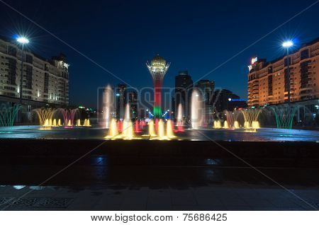 Bayterek Tower And  Fountain Show At Night