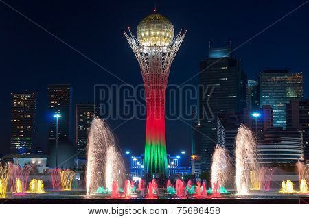 Bayterek Tower And  Fountain Show At Night
