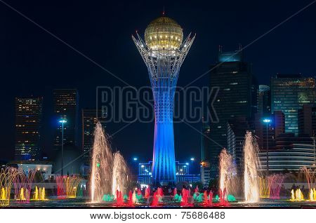 Bayterek Tower And  Fountain Show At Night