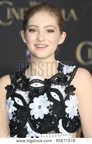 LOS ANGELES - MAR 1: Willow Shields at the World Premiere of 'Cinderella' at the El Capitan Theater on March 1, 2015 in Hollywood, Los Angeles, California