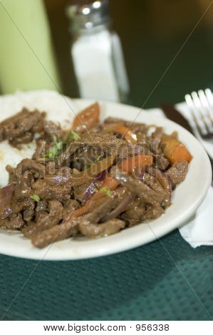 Lomo Saltado peruánské Steak