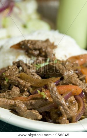 Lomo Saltado peruánské Steak