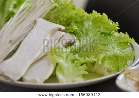 king oyster mushroom golden needle mushroom and lettuce in the dish