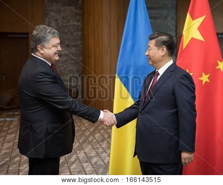 Petro Poroshenko And Xi Jinping
