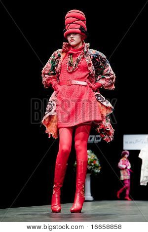 RUSSIA, Mosca - 4 aprile: Russo Fashion Week autunno/inverno 2009/2010. SLAVA ZAITSEV Fashion Show. Co