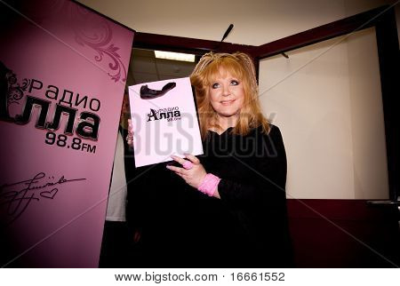 มอสโก - 10 มิถุนายน: นักร้องรัสเซียพัก Pugacheva คอนเสิร์ต 