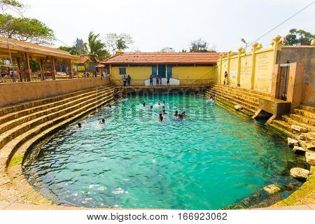 Jaffna Keerimalai Springs People Swimming Full H