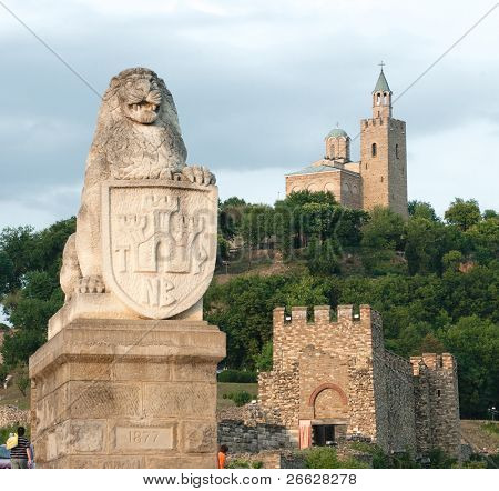 Tsarevets Fortress und Patriarch Kirche auf dem Hügel Tsarevets in Veliko Tarnovo, Bulgarien