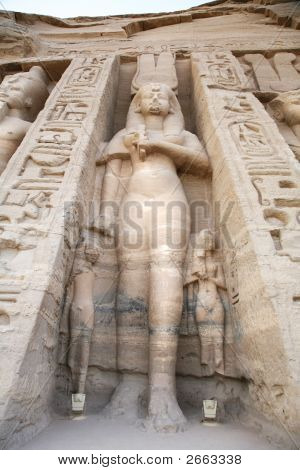 Abu Simbel heykeli