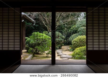 Kitsuki, Japan - October 31, 2016: Traditional Japanese House With Garden At Isoya Samurai Residence
