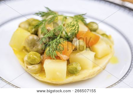 Traditional Delicious Turkish Foods; Artichoke With Olive Oil (zeytinyagli Enginar)